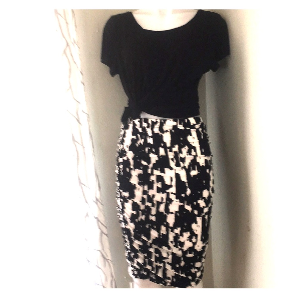 Grafic black and white pencil skirt